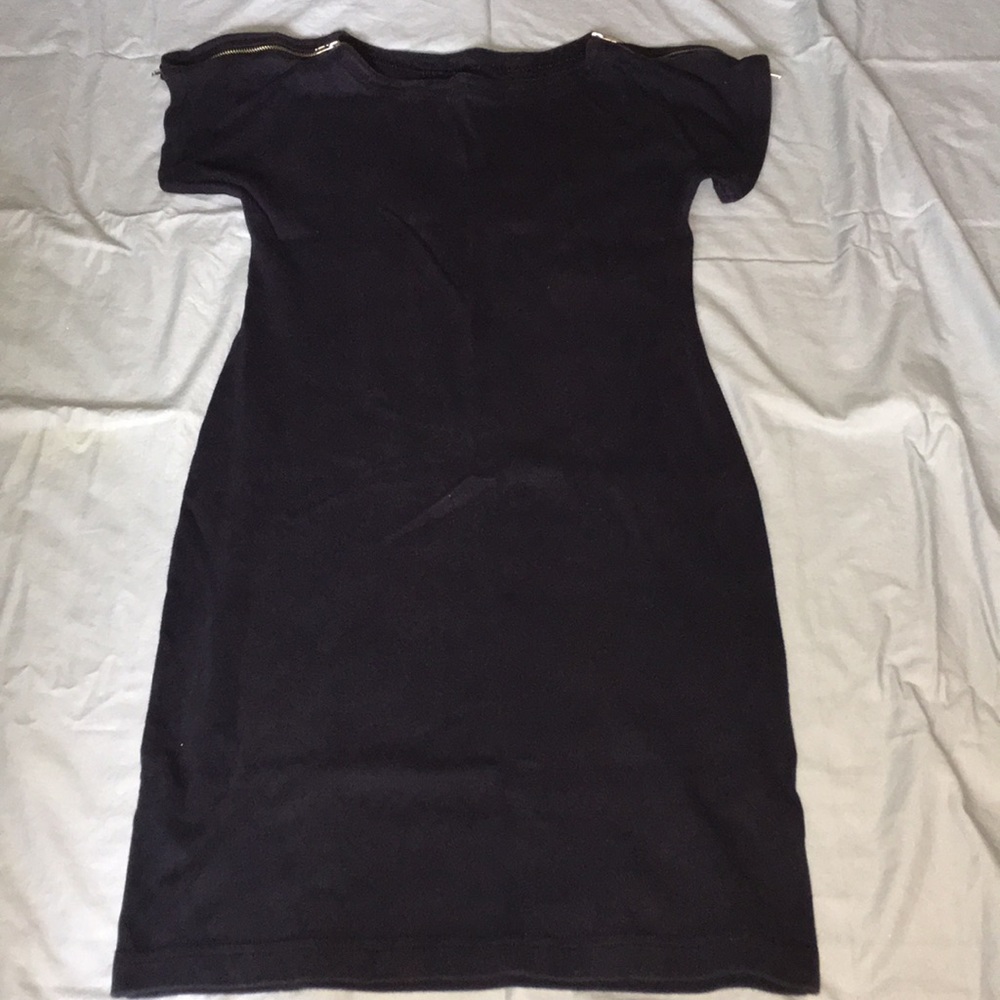 FORM FITTING DRESS
